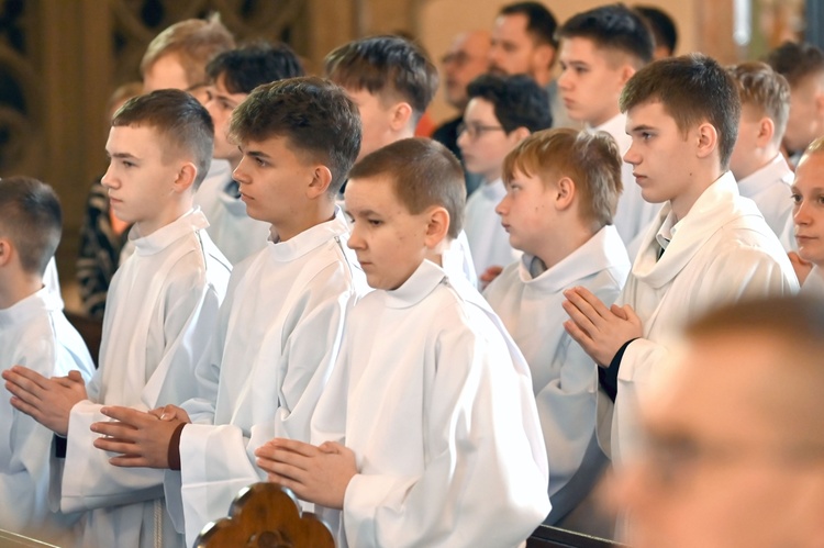 Promocja ceremoniarzy i lektorów w świdnickiej katedrze 