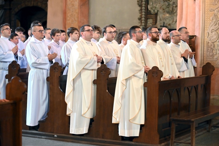 Promocja ceremoniarzy i lektorów w świdnickiej katedrze 