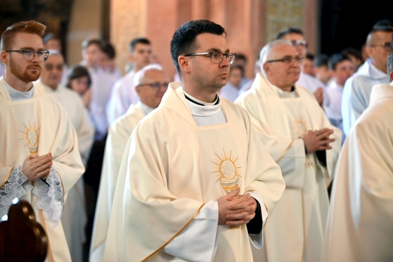 Promocja ceremoniarzy i lektorów w świdnickiej katedrze 