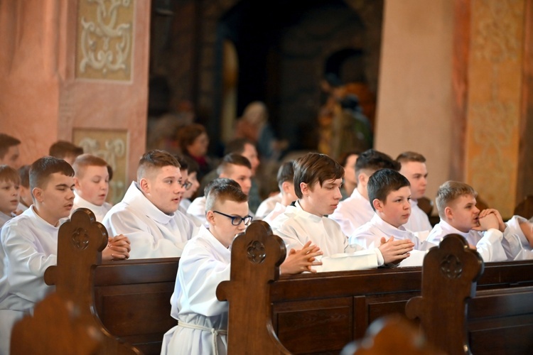 Promocja ceremoniarzy i lektorów w świdnickiej katedrze 