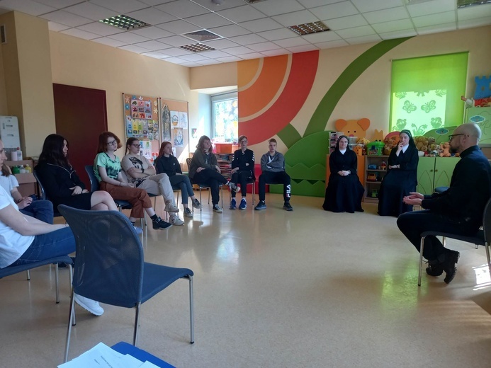 Świdnica. Spotkanie dla ósmoklasistów u sióstr prezentek