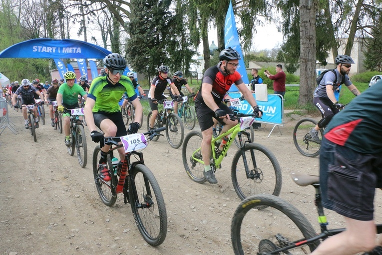 6. Henrykowski Maraton Rowerowy - Mistrzostwa Polski Księży MTB