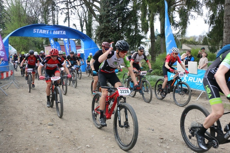 6. Henrykowski Maraton Rowerowy - Mistrzostwa Polski Księży MTB