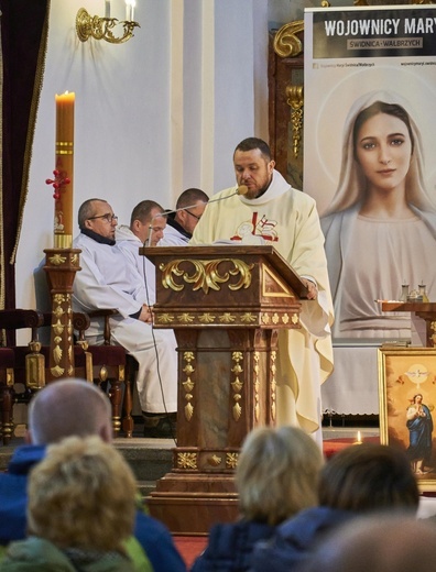 Świerki. Wprowadzenie relikwii św. Charbela i św. Stanisława Papczyńskiego
