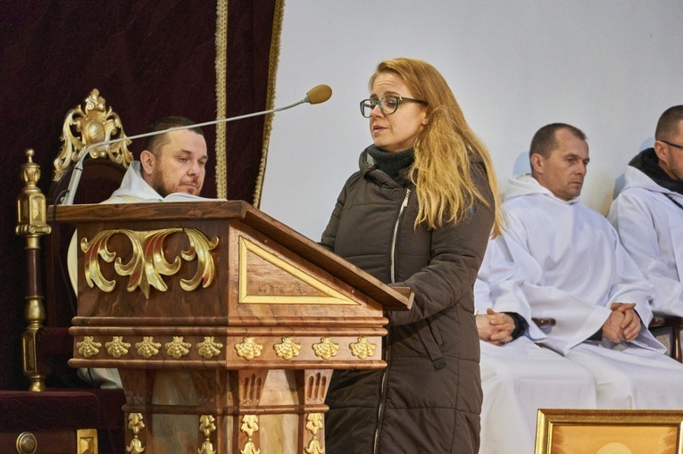 Świerki. Wprowadzenie relikwii św. Charbela i św. Stanisława Papczyńskiego