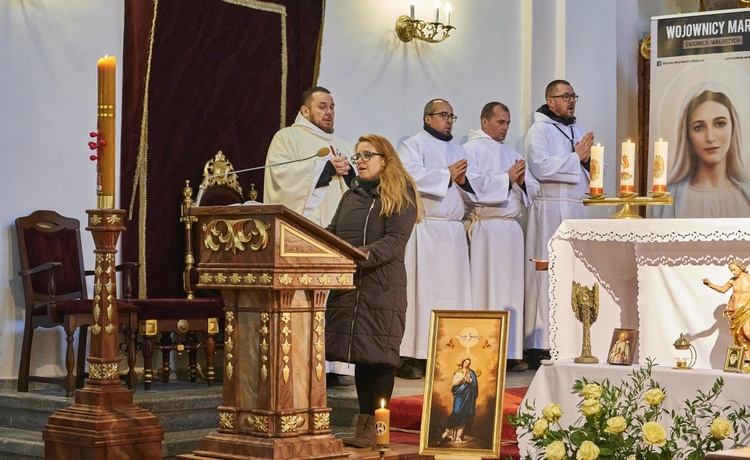 Świerki. Wprowadzenie relikwii św. Charbela i św. Stanisława Papczyńskiego