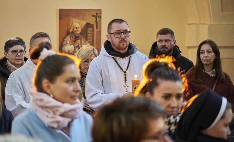 Świerki. Wprowadzenie relikwii św. Charbela i św. Stanisława Papczyńskiego