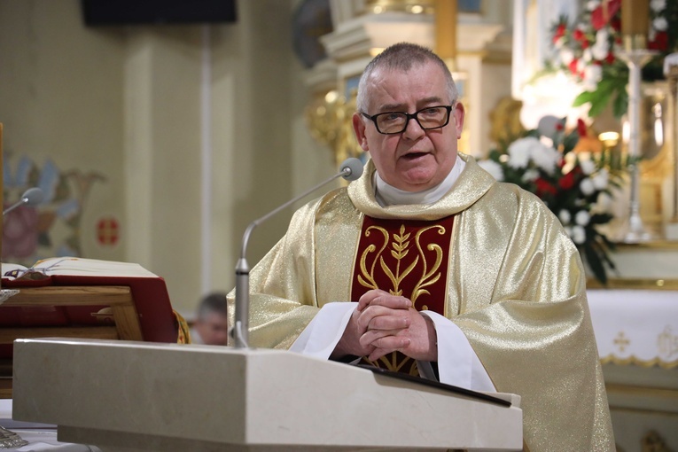 Poświęcenie ołtarza w Majdanie Królewskim