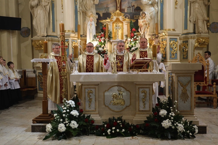 Poświęcenie ołtarza w Majdanie Królewskim