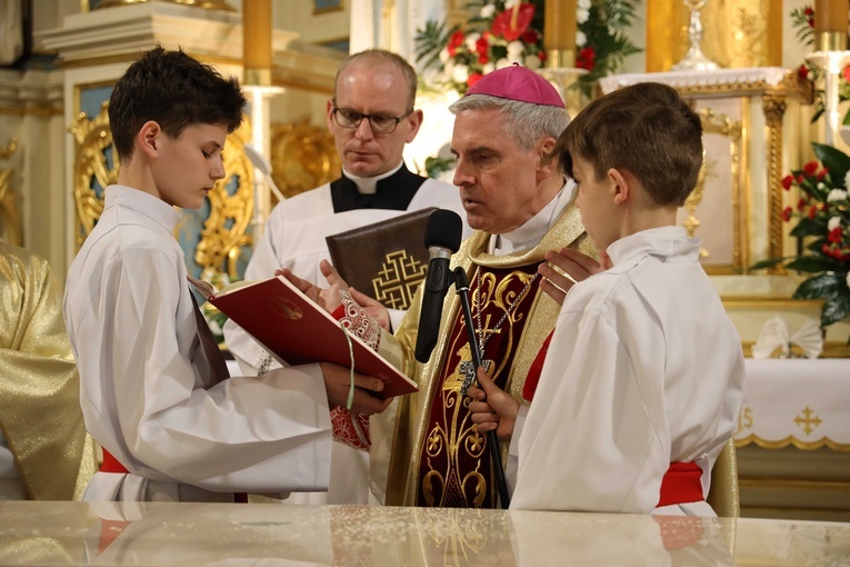 Poświęcenie ołtarza w Majdanie Królewskim