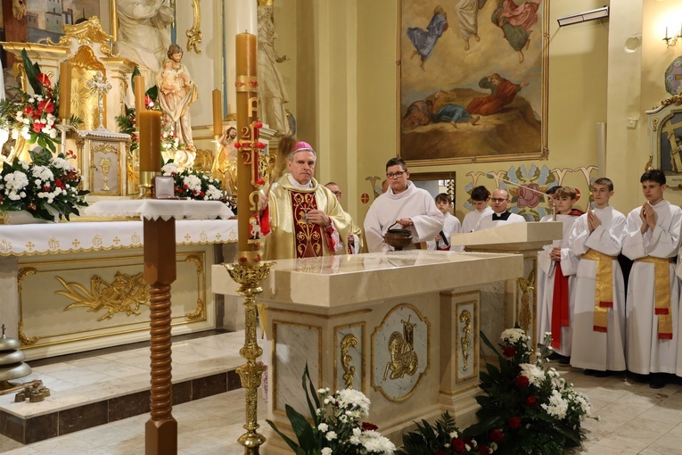 Poświęcenie ołtarza w Majdanie Królewskim