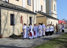 Poświęcenie ołtarza w Majdanie Królewskim