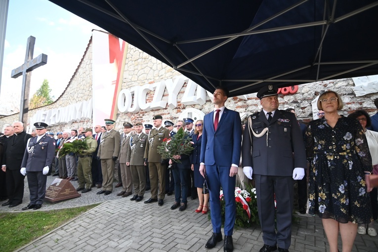 Odsłonięcie pomnika Dla Ciebie, Polsko