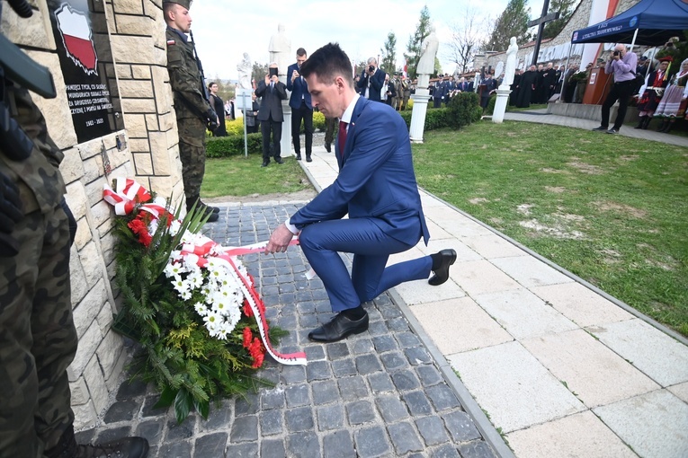 Odsłonięcie pomnika Dla Ciebie, Polsko