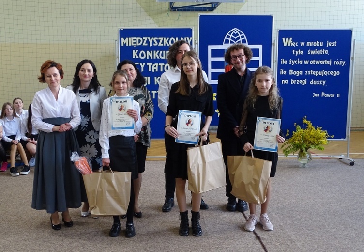 Olszyny. Konkurs poezji Karola Wojtyły - św. Jana Pawła II