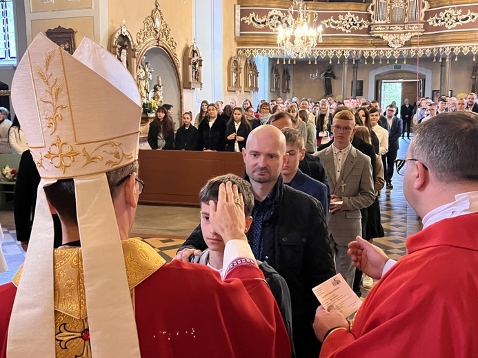 Bierzmowanie w Ścinawce Średniej