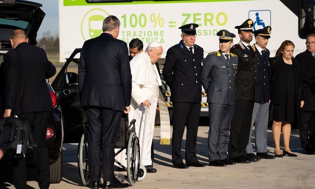 Papież Franciszek przybył do Budapesztu