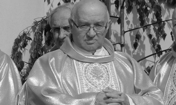 Zmarł ks. kan. Marian Kubecki - emerytowany proboszcz w Dębowcu