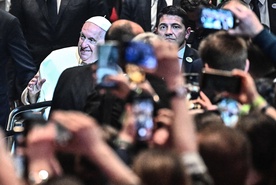 Papież odprawi mszę przed parlamentem, spotka się z ludźmi nauki i kultury