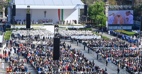 Papież w Budapeszcie: Chrystus nas wyzwa i posyła w świat 