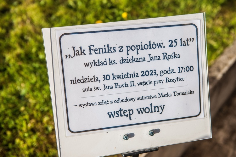 Jak Feniks z popiołów