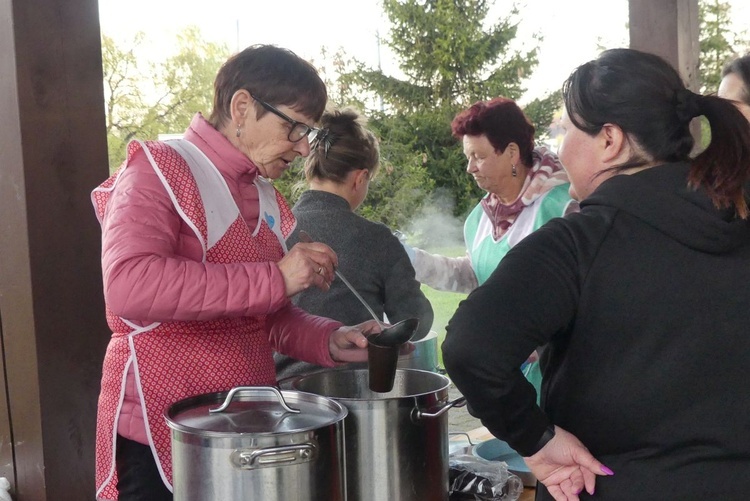 Pielgrzymi łagiewniccy dotarli na nocleg do Witkowic - 2023