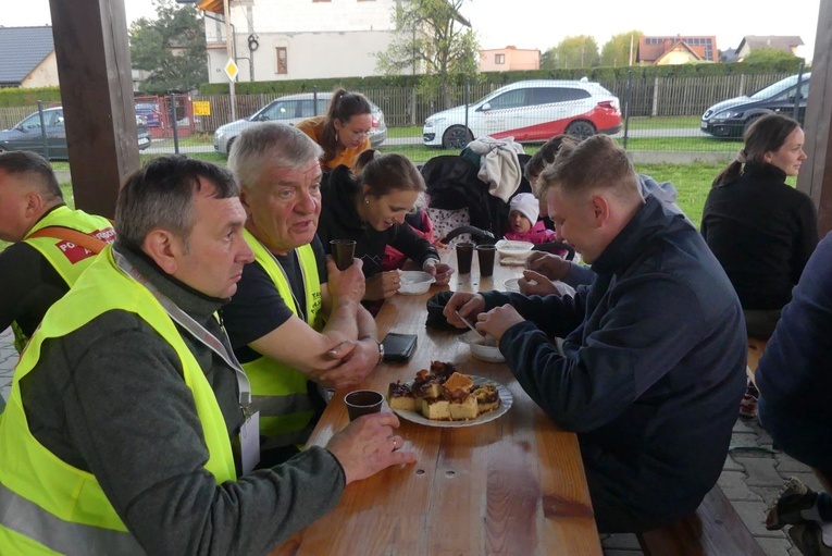 Pielgrzymi łagiewniccy dotarli na nocleg do Witkowic - 2023