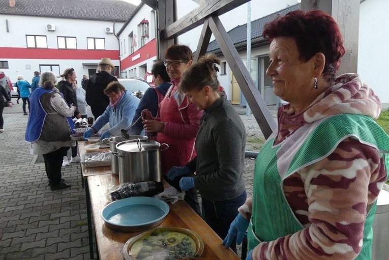 Pielgrzymi łagiewniccy dotarli na nocleg do Witkowic - 2023