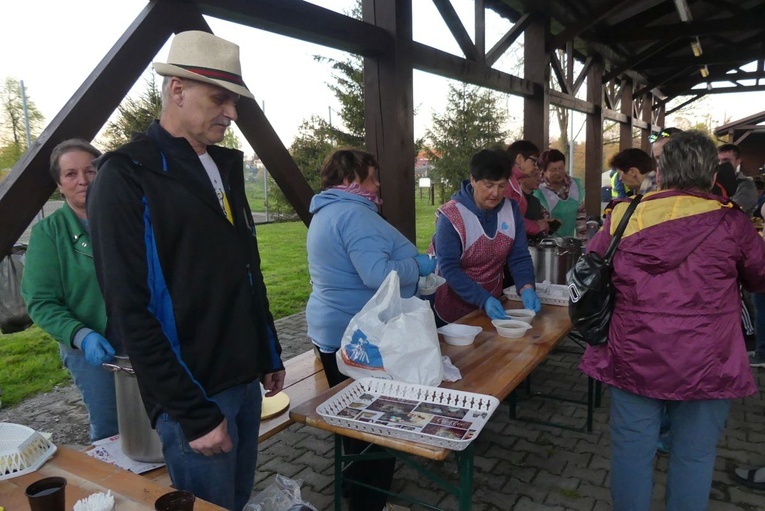 Pielgrzymi łagiewniccy dotarli na nocleg do Witkowic - 2023