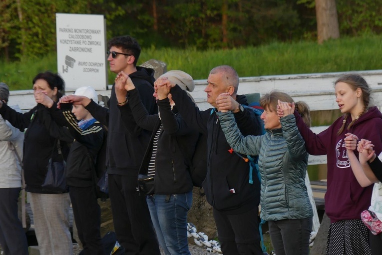 Pielgrzymi łagiewniccy dotarli na nocleg do Witkowic - 2023