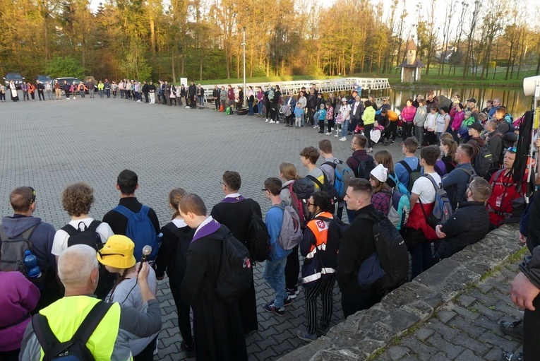 Pielgrzymi łagiewniccy dotarli na nocleg do Witkowic - 2023