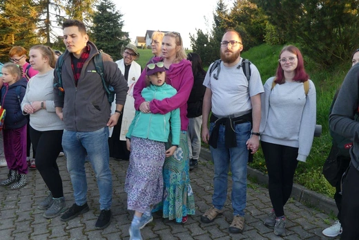 Pielgrzymi łagiewniccy dotarli na nocleg do Witkowic - 2023