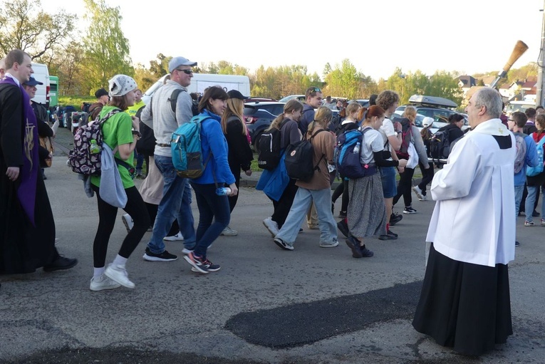 Pielgrzymi łagiewniccy dotarli na nocleg do Witkowic - 2023