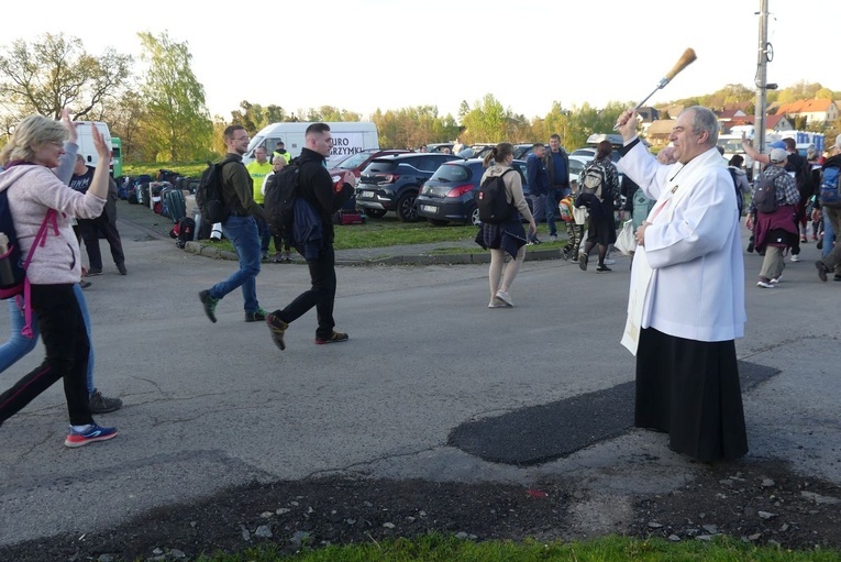 Pielgrzymi łagiewniccy dotarli na nocleg do Witkowic - 2023