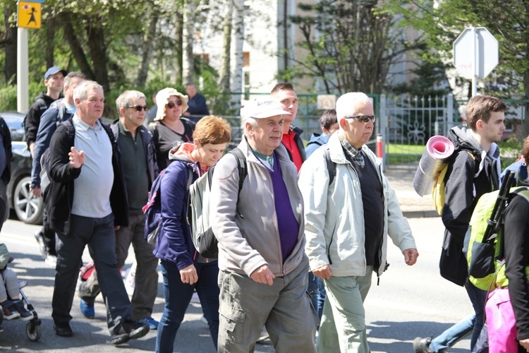 W drogę z Hałcnowa do Łagiewnik wyrusza grupa św. Faustyny - 2023