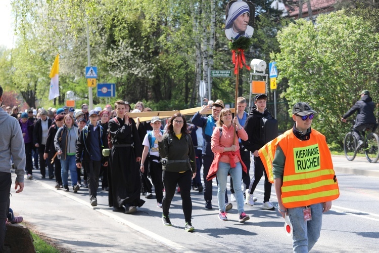 W drogę z Hałcnowa do Łagiewnik wyrusza grupa św. Matki Teresy - 2023