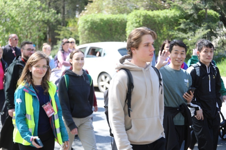 W drogę z Hałcnowa do Łagiewnik wyrusza grupa św. Brata Alberta - 2023