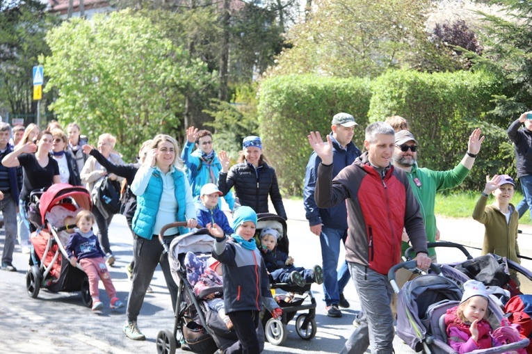 W drogę z Hałcnowa do Łagiewnik wyrusza grupa św. Brata Alberta - 2023