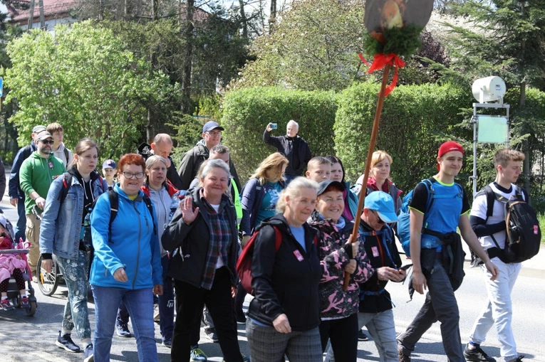 W drogę z Hałcnowa do Łagiewnik wyrusza grupa św. Brata Alberta - 2023