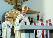 Abp Stanisław Budzik konsekrował kościół św. Józefa w Kraśniku.