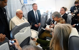 Papieska konferencja prasowa podczas lotu Budapeszt-Rzym (dokumentacja)