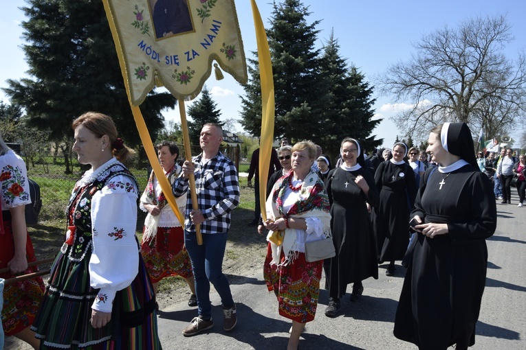 Pielgrzymka z Roszkowej Woli do Żdżar