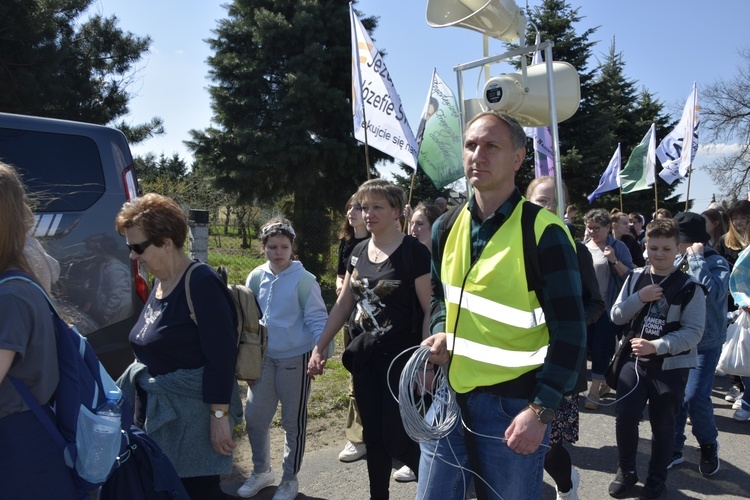 Pielgrzymka z Roszkowej Woli do Żdżar