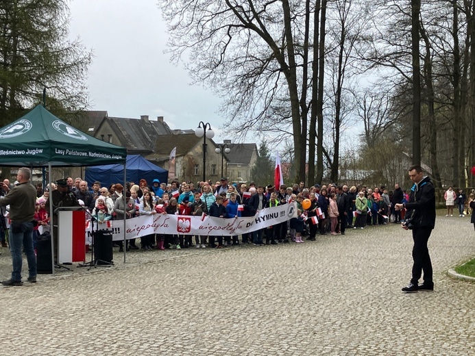 Jugów. Święto Flagi z defiladą wojskową