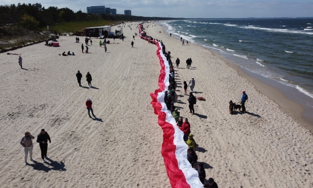 Rekord Polski w kategorii najdłuższej flagi narodowej ustanowiono w Międzyzdrojach