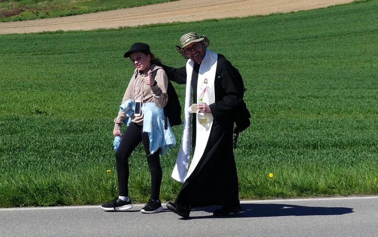 Z Witkowic do Wieprza - II dzień w drodze do Łagiewnik