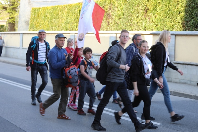 Grupa św. Faustyny u św. Jana Kantego w Kętach