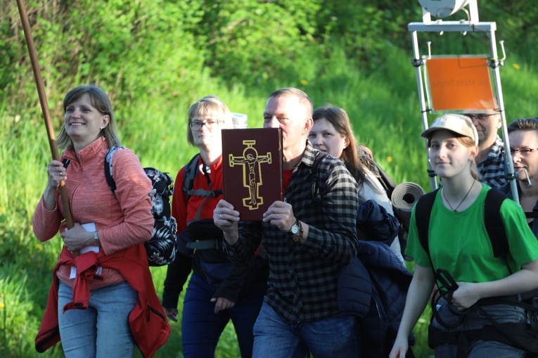 Powitanie grupy św. Matki Teresy na noclegu w Malcu