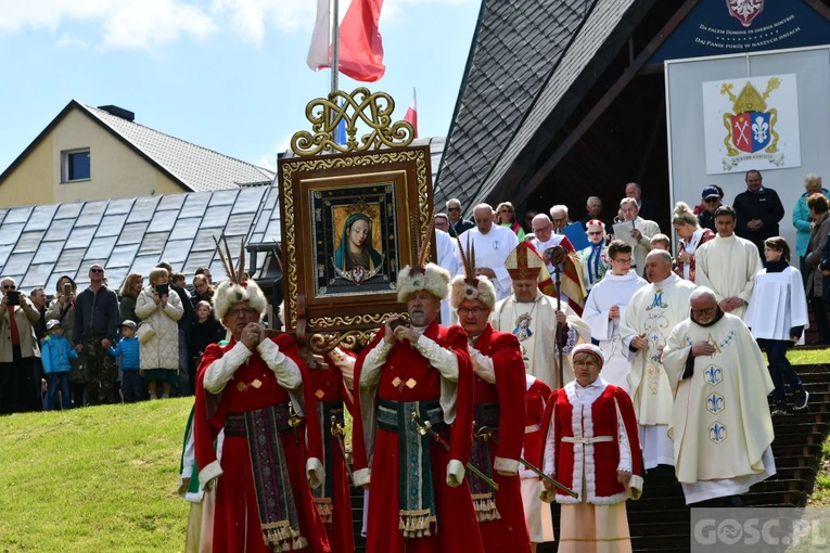 Rokitno. Jak co roku były salwy armatnie na cześć Królowej Polski