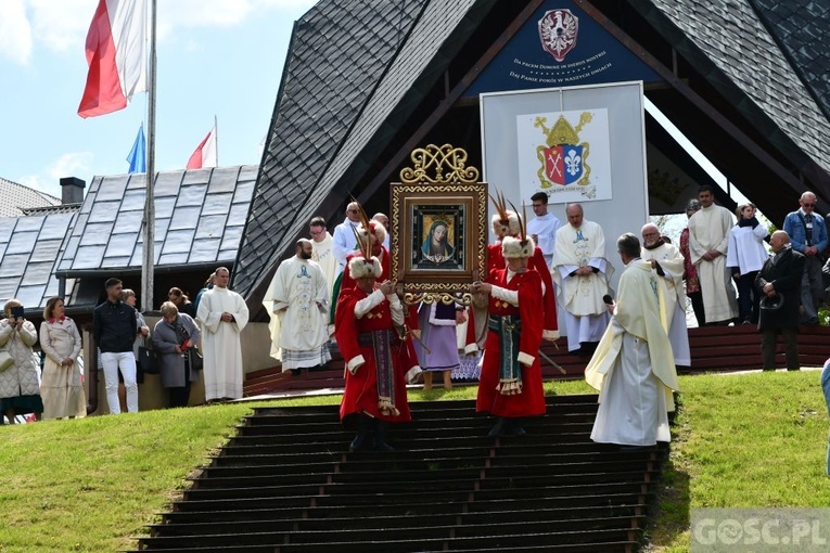 Rokitno. Jak co roku były salwy armatnie na cześć Królowej Polski